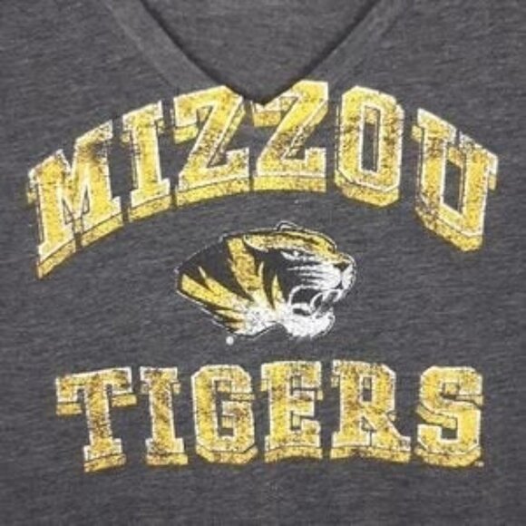 University of Missouri v-neck t-shirt. L - Picture 3 of 6